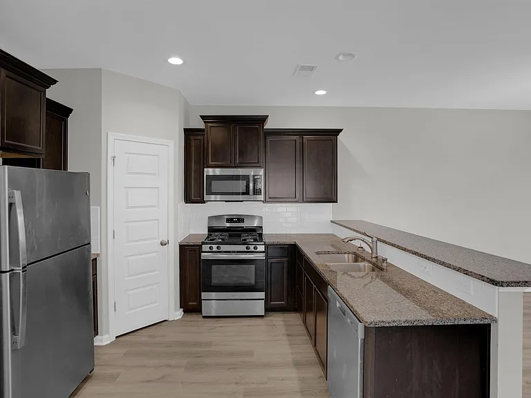 1106 Bergenfield Ln — Photo 6
