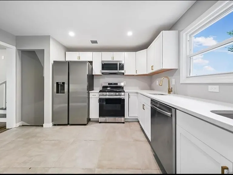 3 Mid Oaks Dr — Photo 2