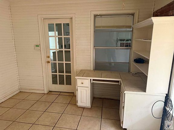 3rd image of 3215 Pine St