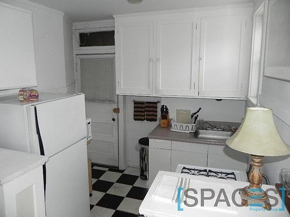 3rd image of 3839 N Greenview Ave #3843E2