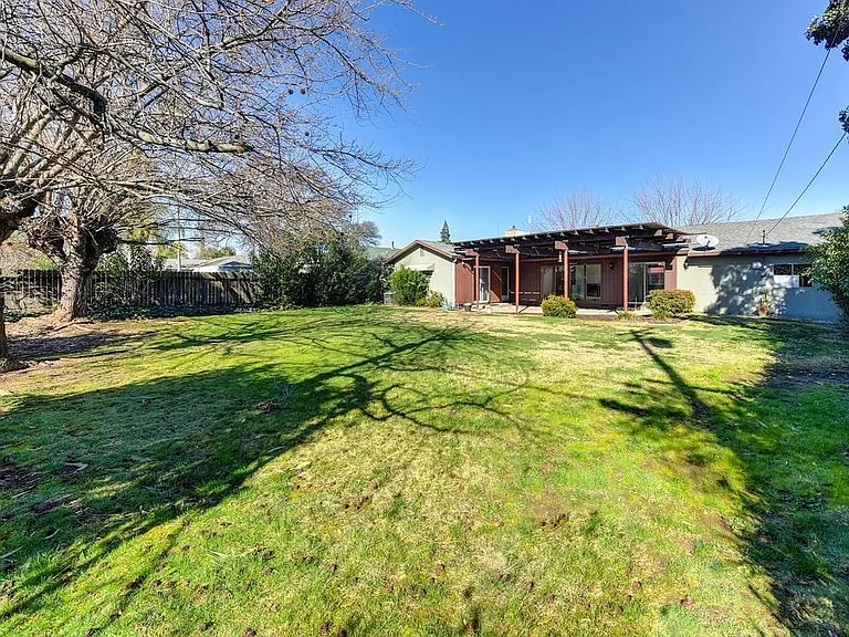 1302 Frances Dr — Photo 15