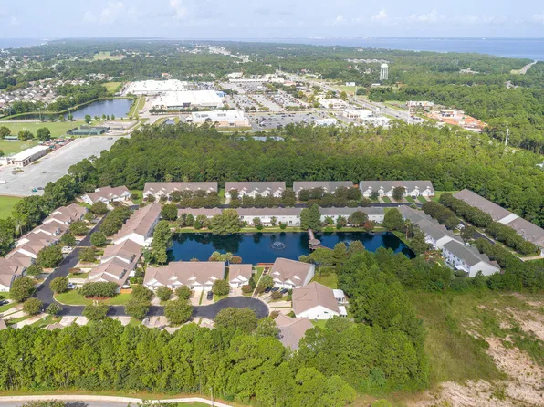 1413 Tiger Lake Dr, Gulf Breeze, FL 32563
