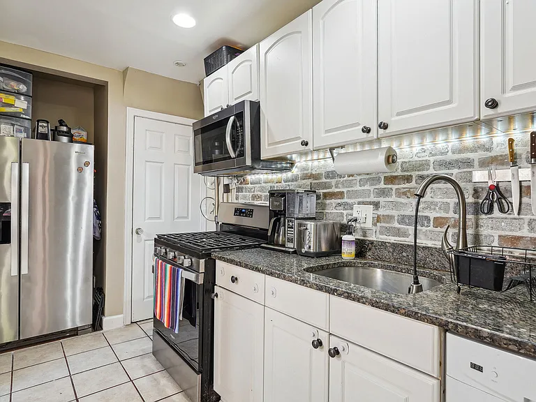 327 Ashby St #1 — Photo 7