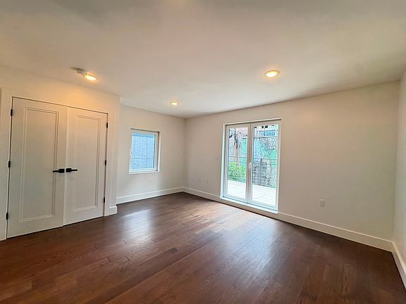 4th image of 195 Bay St Floor 3