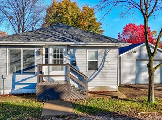120 Lawndale Ave, Ottawa, IL 61350