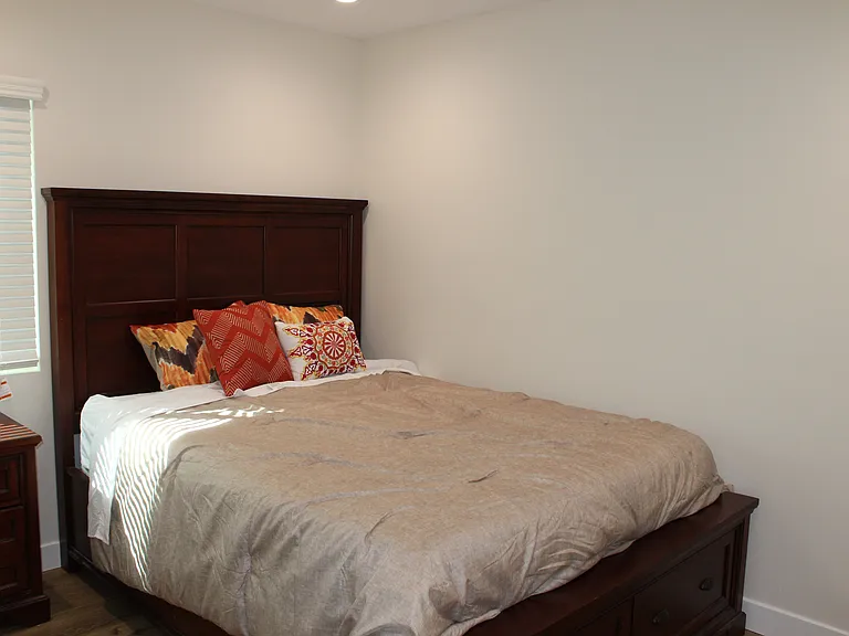 271 Grace Ave — Photo 17