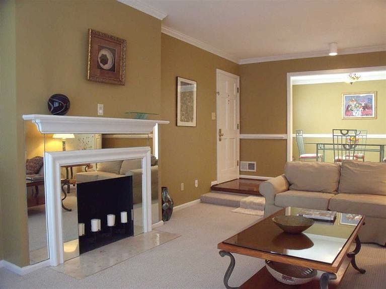 2nd image of 840 Malabu Dr APT 209