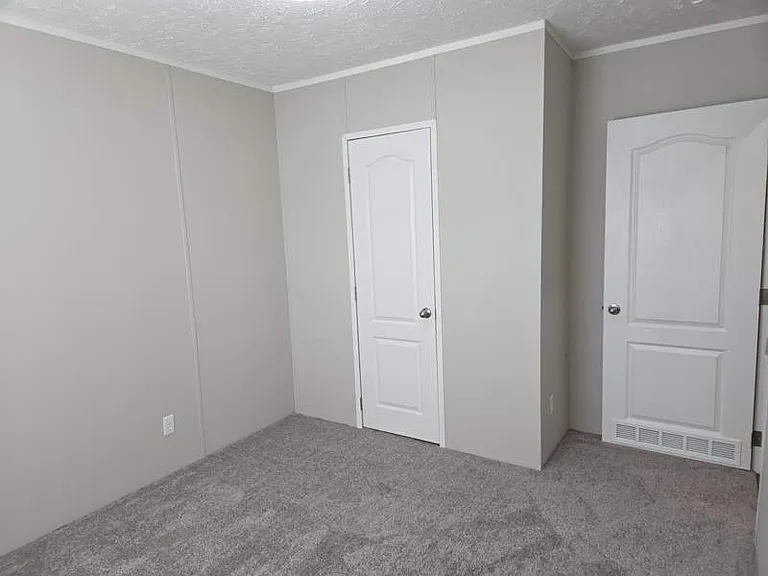 58 Charles Ave — Photo 11
