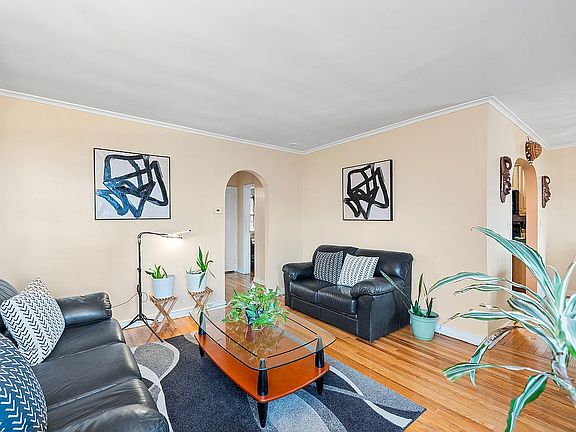 4th image of 11923 229th St