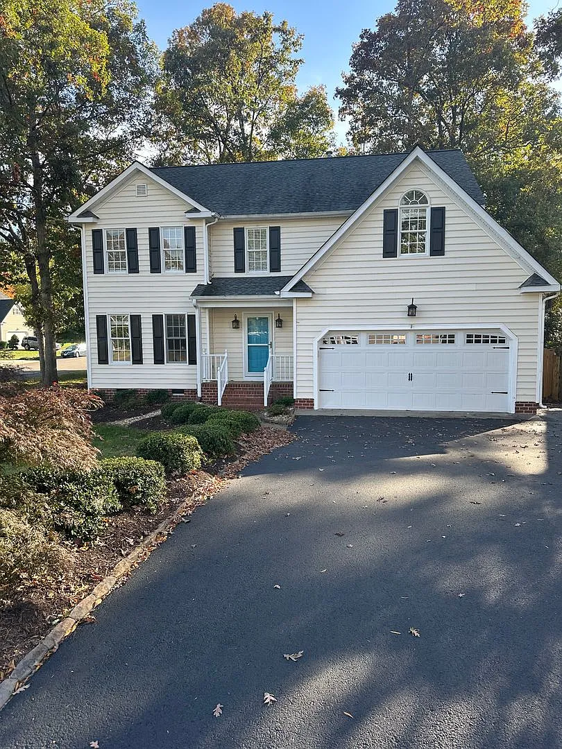 4 bedroom/3 bathroom house — Photo 1