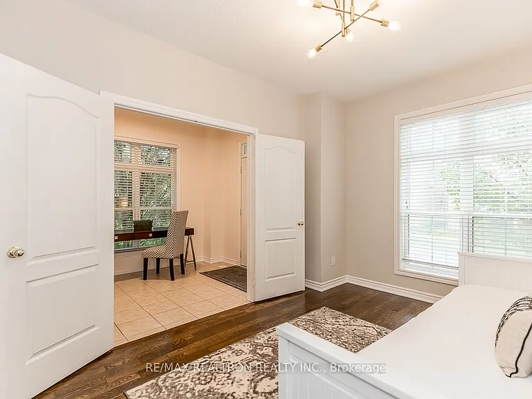28 Donald Buttress Blvd W — Photo 9