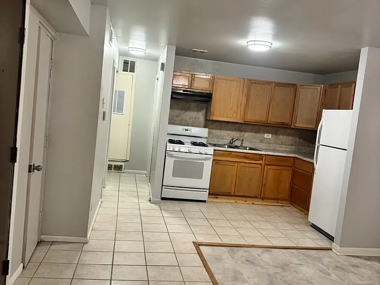 3632 S King Dr — Photo 5