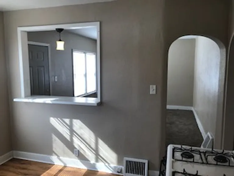 717 Adams St — Photo 8