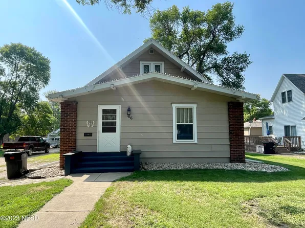 106 E Park Ave, Milbank, SD 57252