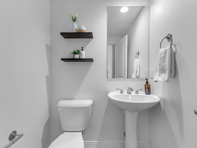 Rosewood Ln — Photo 18
