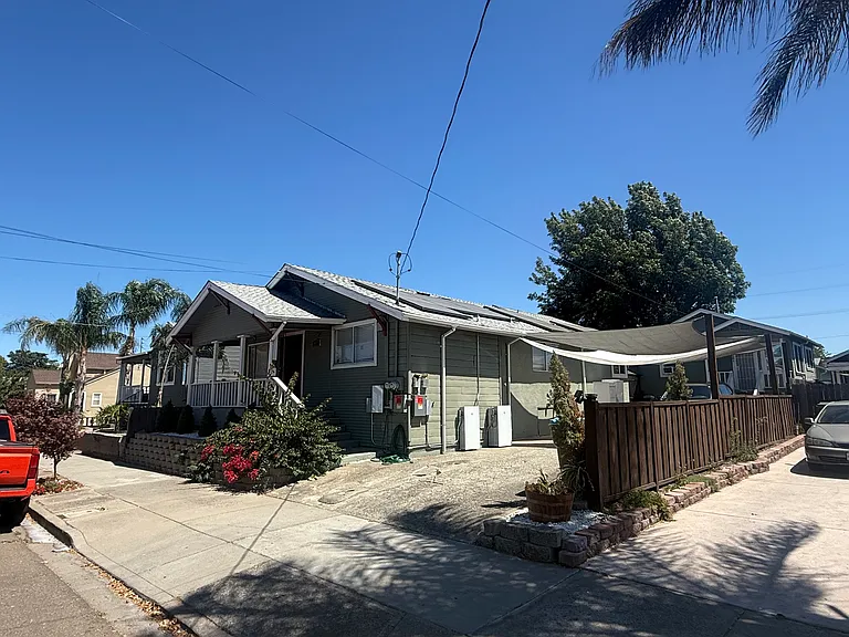 905 W 6th St — Photo 10