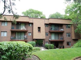 412 Melrose Ave APT 103, Glen Ellyn, IL 60137