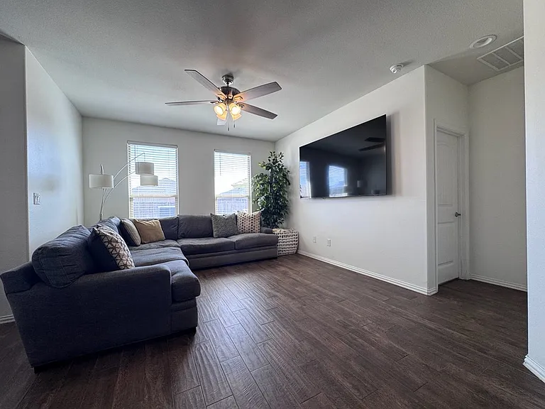 1710 Wrigley Dr — Photo 3