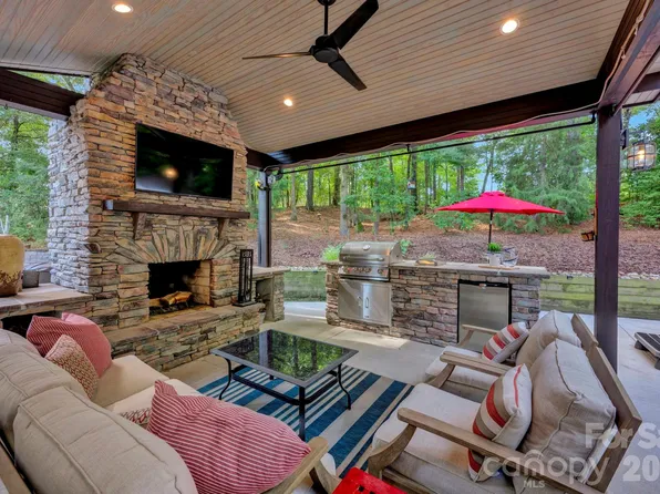 134 Lakeshore Hills Dr, Mooresville, NC 28117