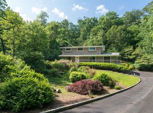 93 Macgregor Dr, Stamford, CT 06902