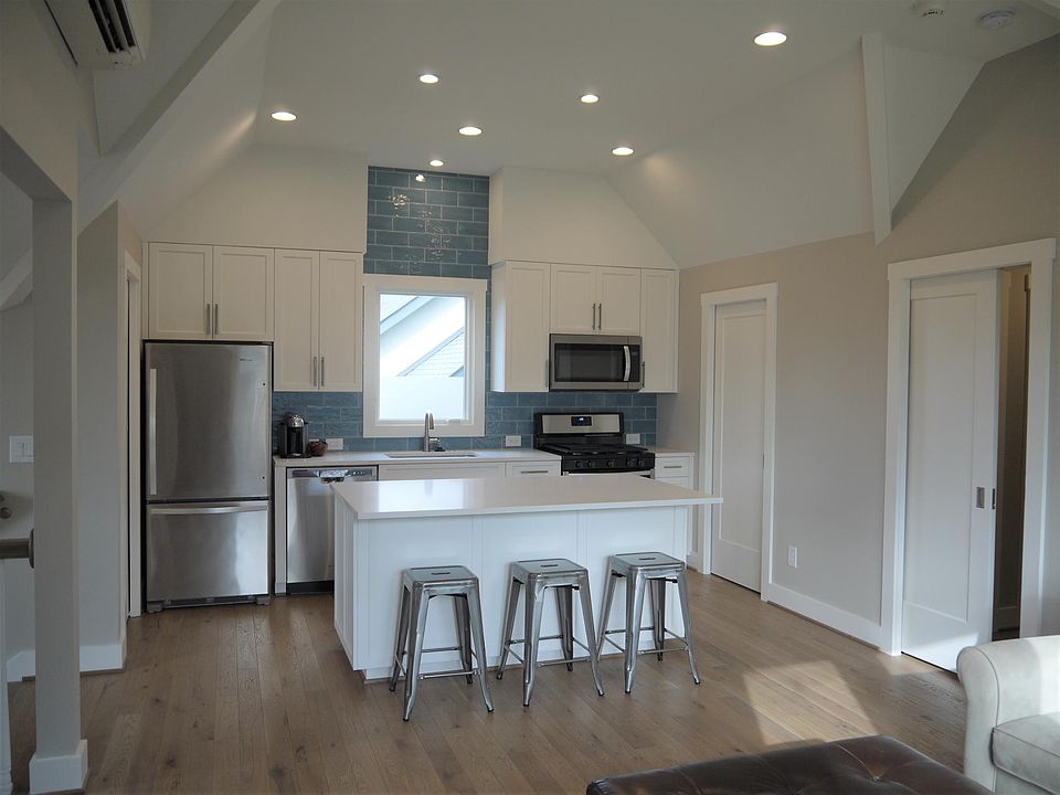 1st image of 1915 Blair Blvd #B