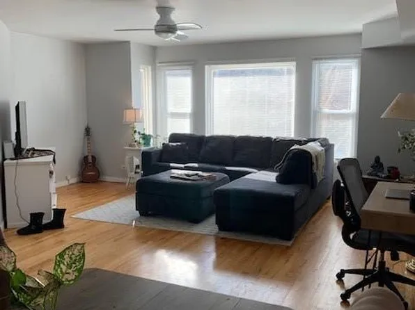 2040 W Crystal St #1, Chicago, IL 60622