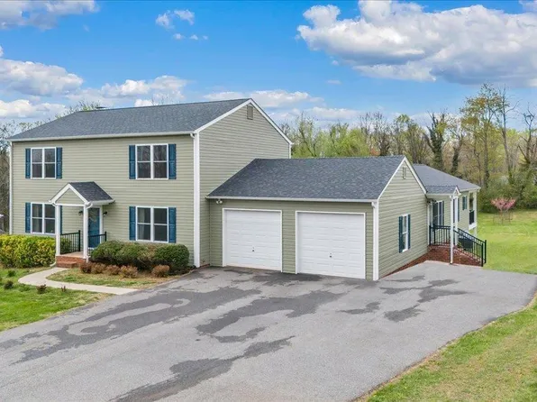 1111 Charmin Dr, Forest, VA 24551