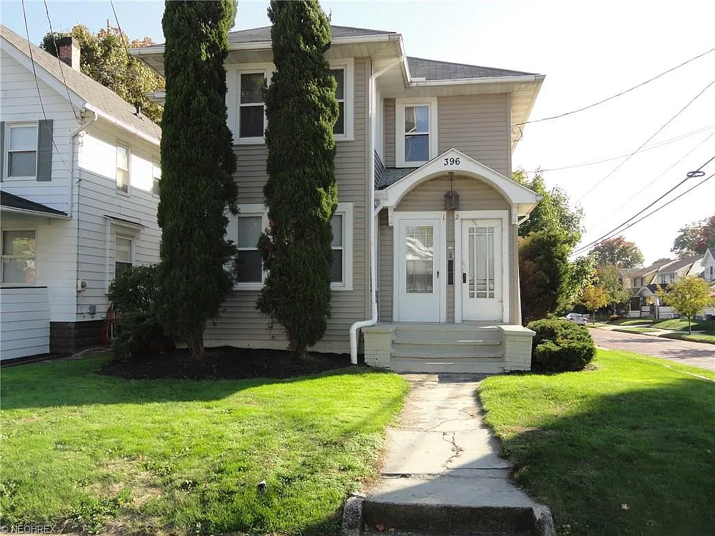 396 E York St photo 1