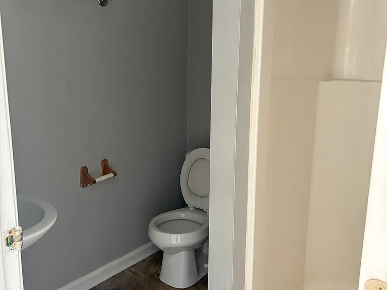 1099 Merrick Dr #6 — Photo 11