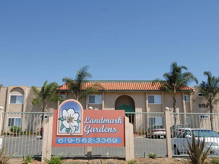 Landmark Gardens — Photo 44