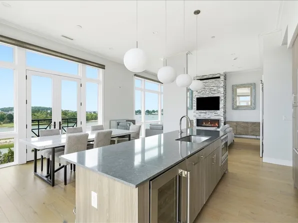 10 Shipyard Dr #513, Hingham, MA 02043