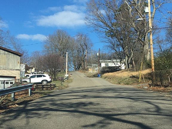 5th image of 1525 Parton Dr