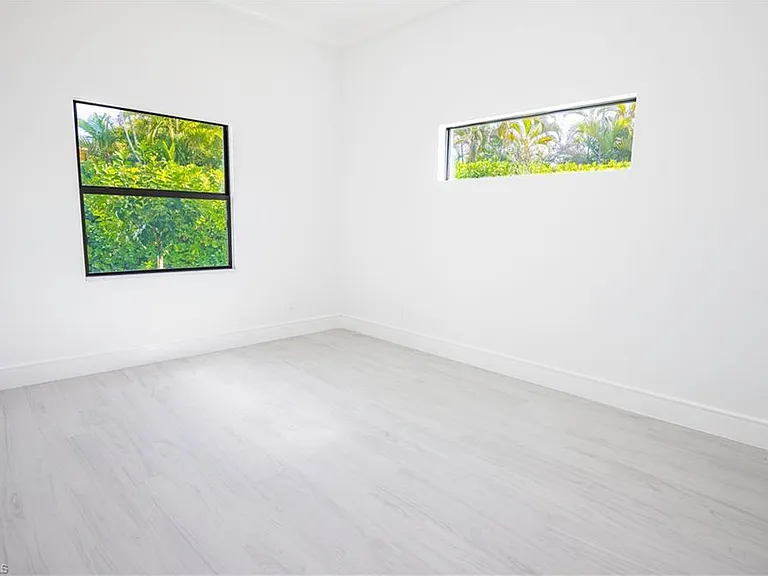 231 Legacy Ct — Photo 22