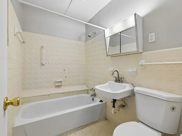 550 Harding Pl #E113 — Photo 5