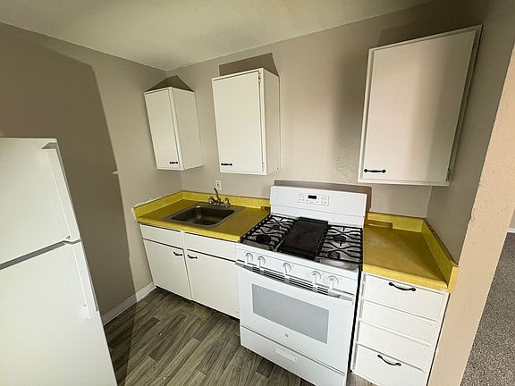 2nd image of 1130 Huron St #4