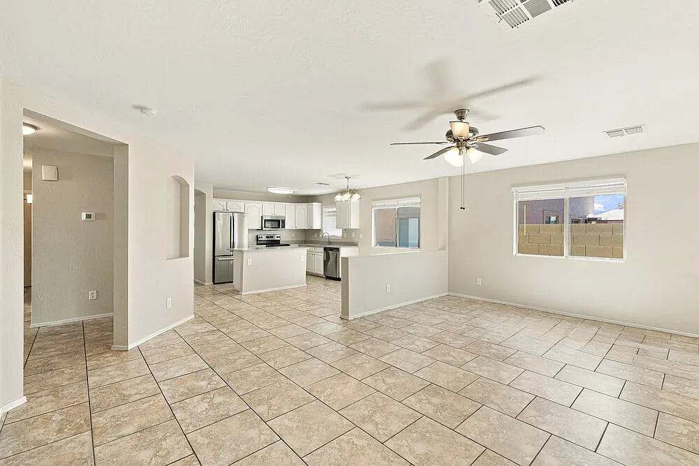 3 bed, 2.0 bath, 1681 sqft, $2,100 — Photo 4