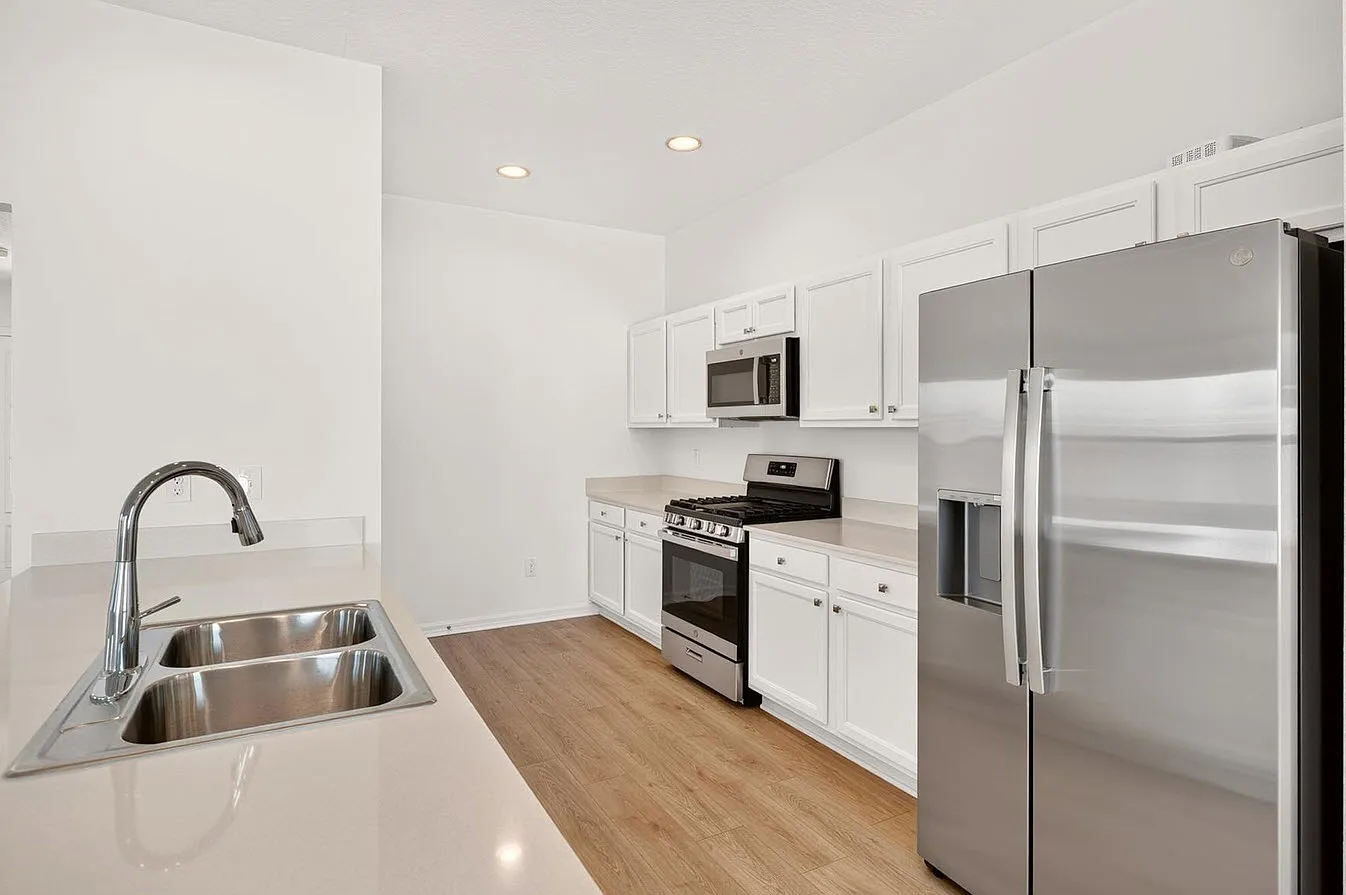 3 bed, 1448 sqft, $2,600 — Photo 4