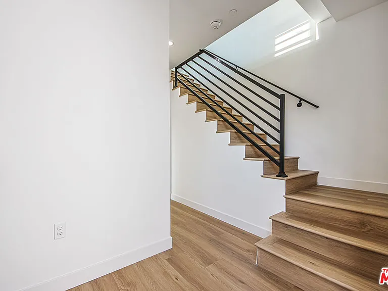 11443 1/2 Hatteras St — Photo 5