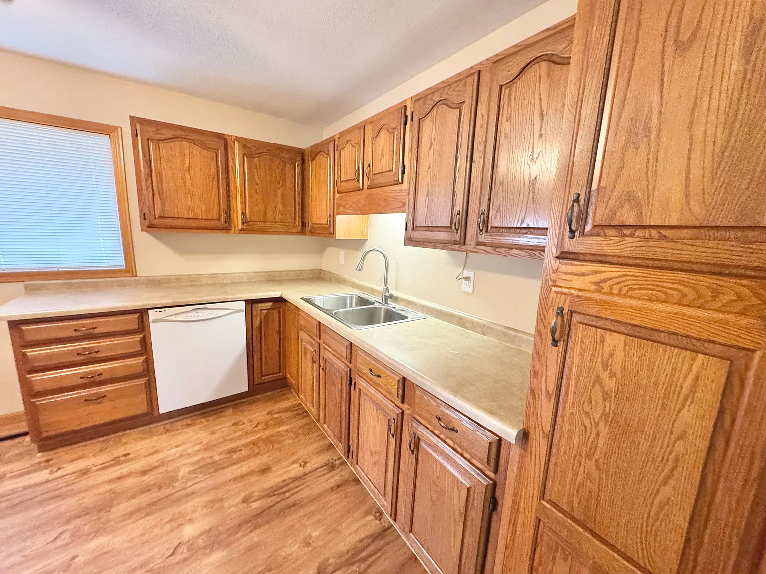 3 bed, $1,800 — Photo 3