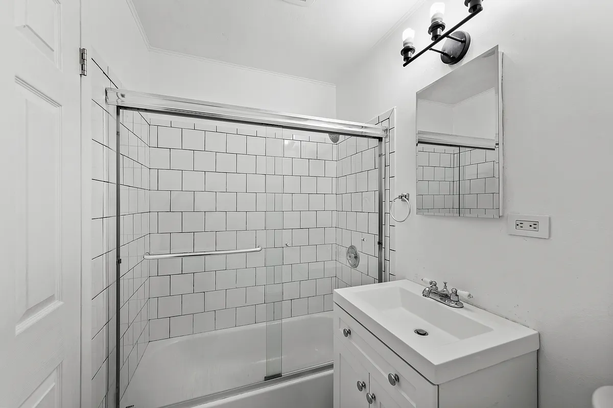 Building Photo - 280 Howland St #303