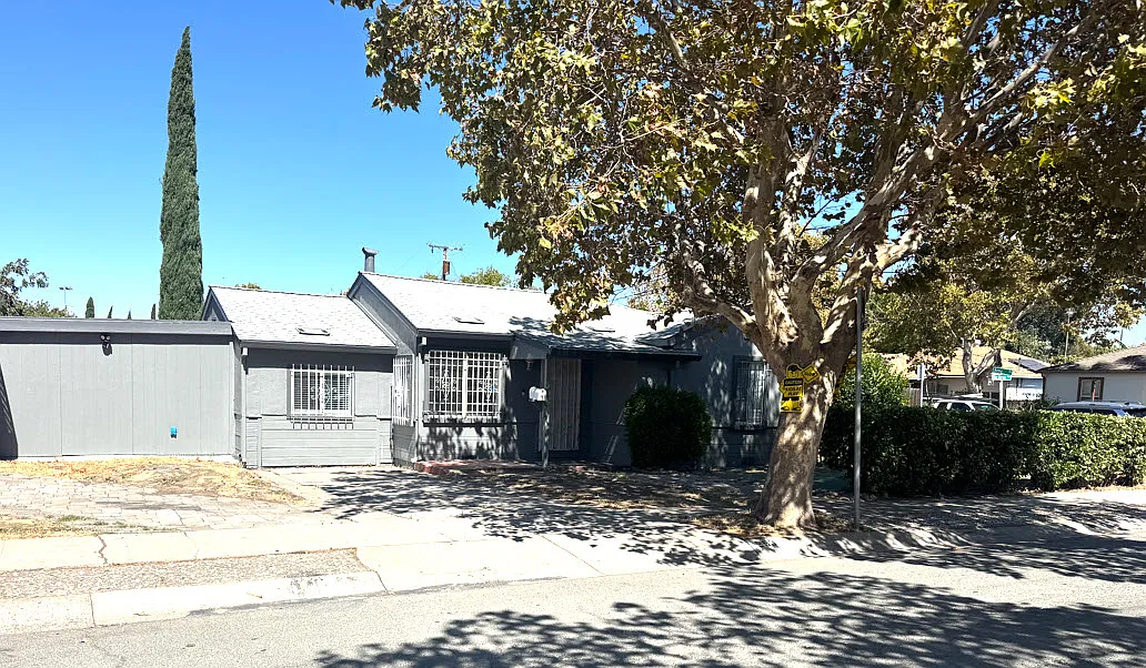 4 bed, 1252 sqft, $3,050 — Photo 2