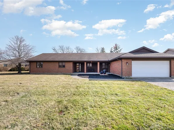 439 Edgebrook Ave, Brookville, OH 45309