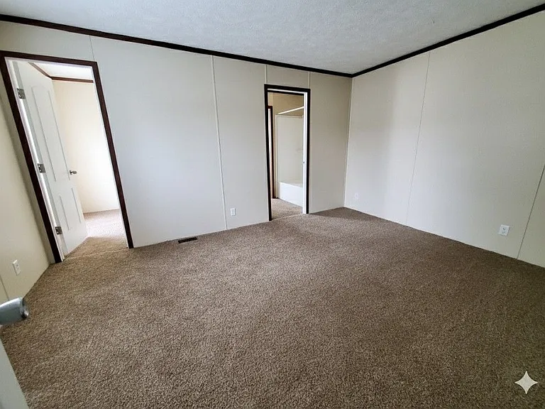 Groveland Manor — Photo 29