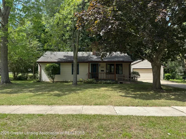 1008 Tulip St, Grand Ledge, MI 48837