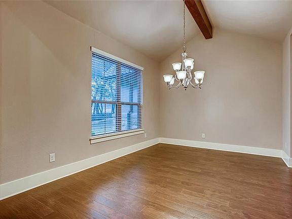 3rd image of 2716 Vista Heights Dr