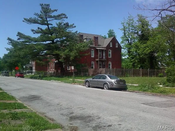 3237 Barrett St, Saint Louis, MO 63107