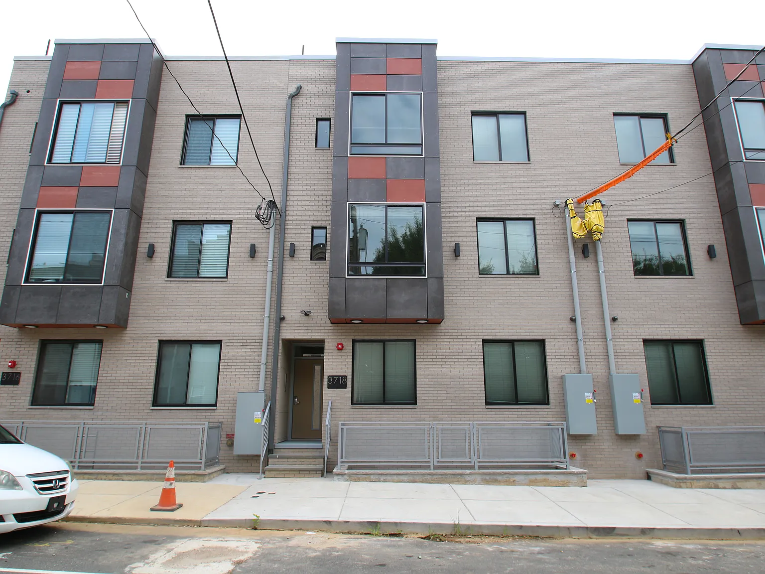 3 bed, 1400 sqft, $2,200 — Photo 2