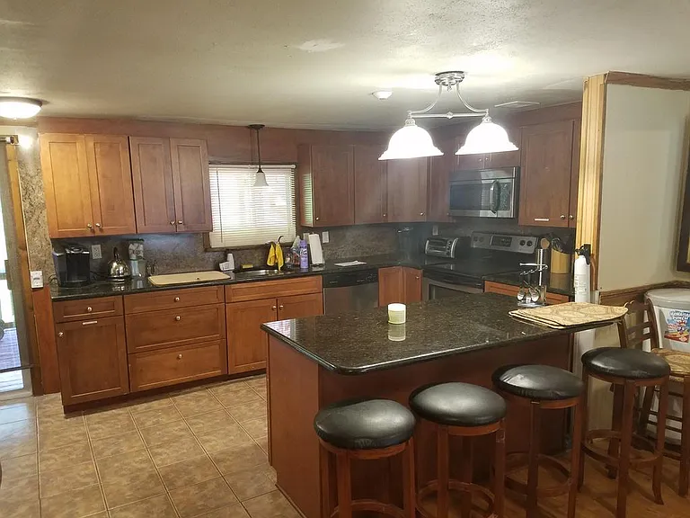 39 Woodlawn Ave — Photo 2