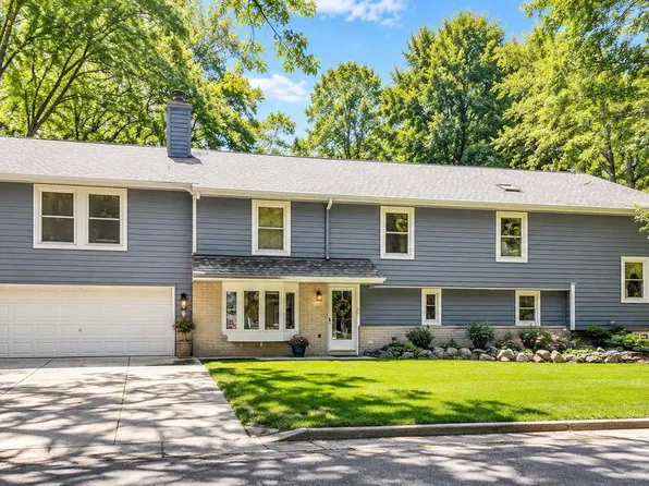 727 E Madison STREET, Oconomowoc, WI 53066