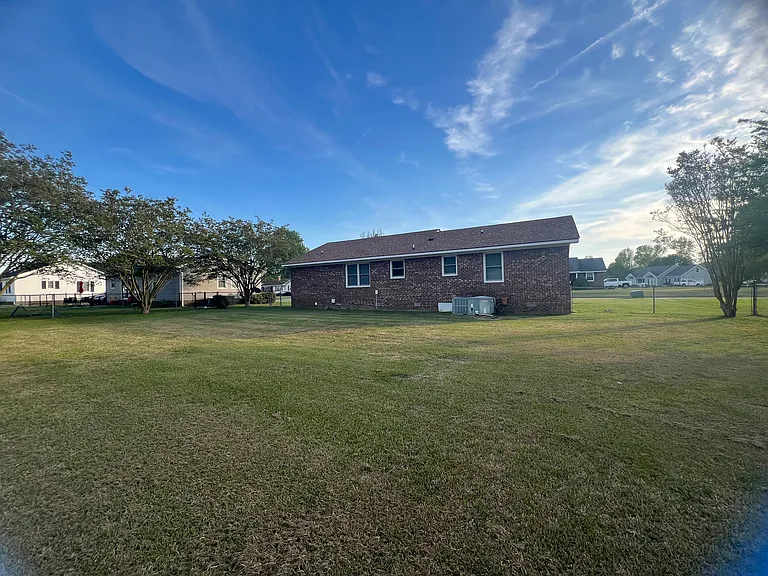 3815 Robin Rd — Photo 32